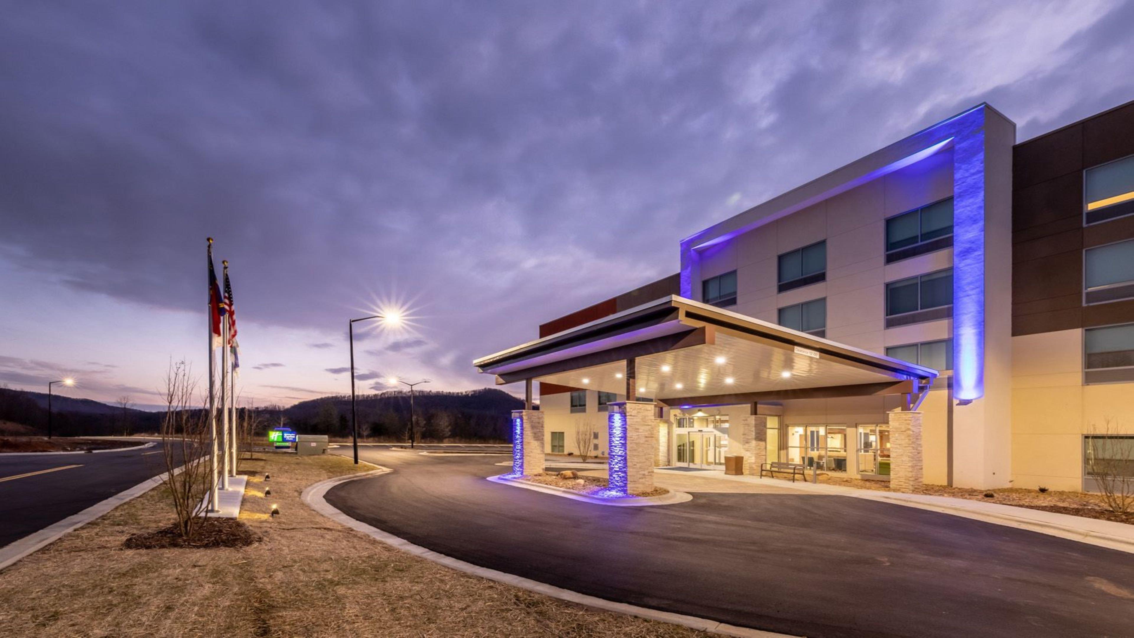 Holiday Inn Express & Suites - Marion, An Ihg Hotel Exterior photo